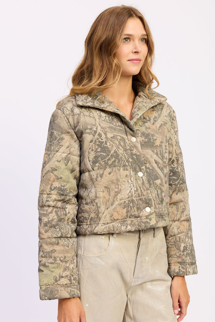 Women’s Woodland Camo Cropped Puffer Jacket – Dinara